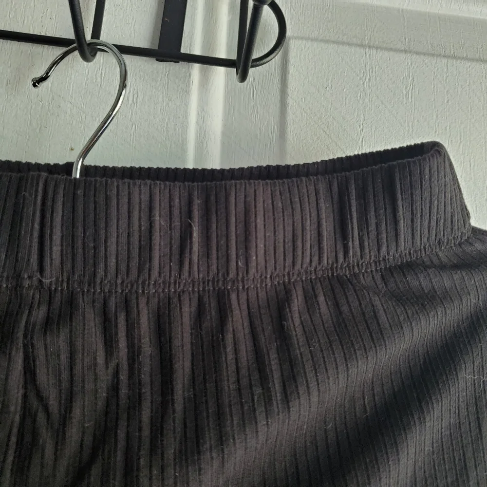 Reformation Black Long Sleeve Crop Top - Picture 7 of 16